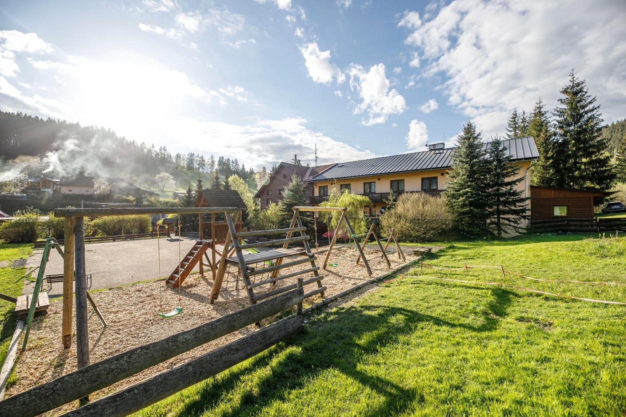 Horsky Hotel Kycerka Velké Karlovice Buitenkant foto