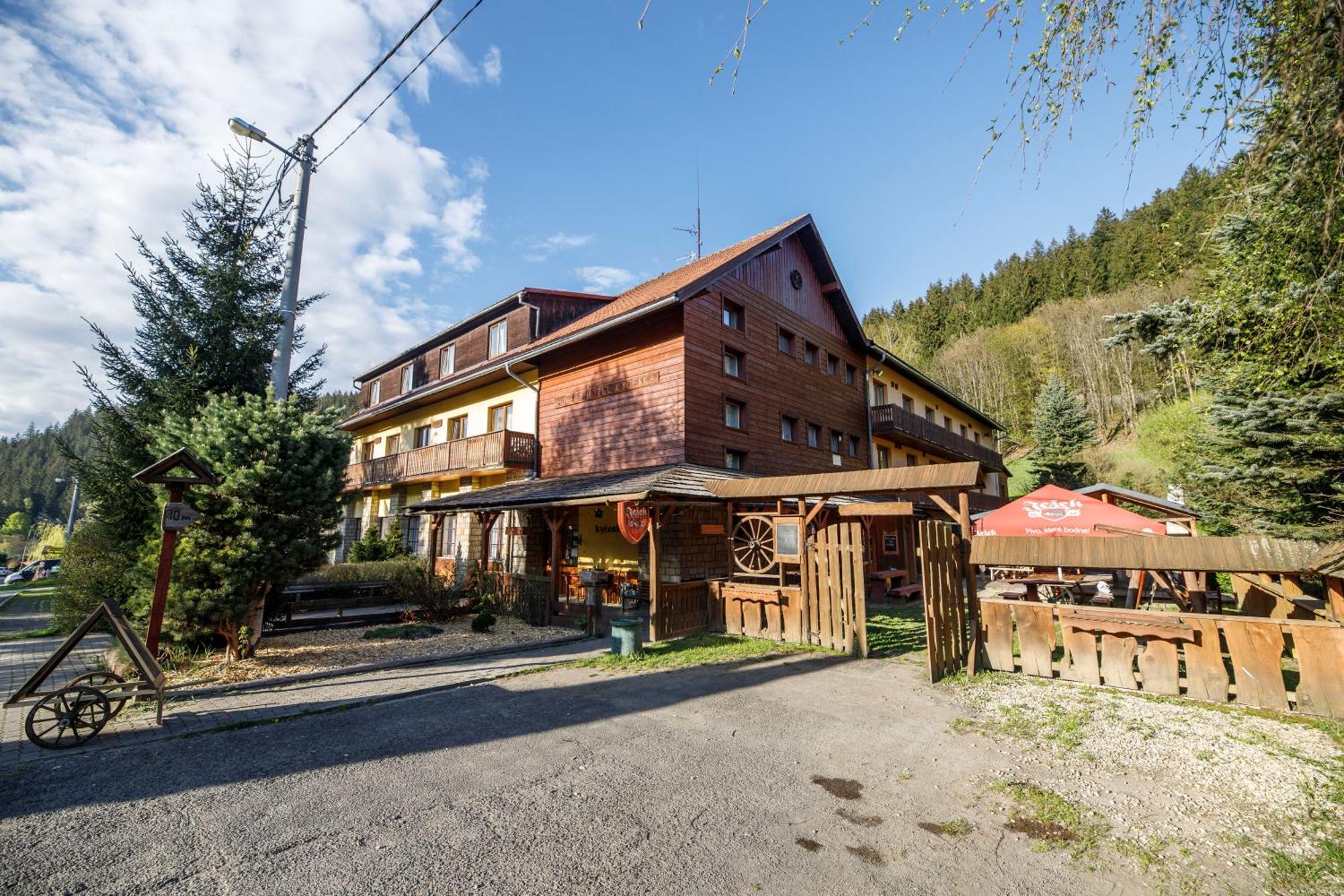 Horsky Hotel Kycerka Velké Karlovice Buitenkant foto